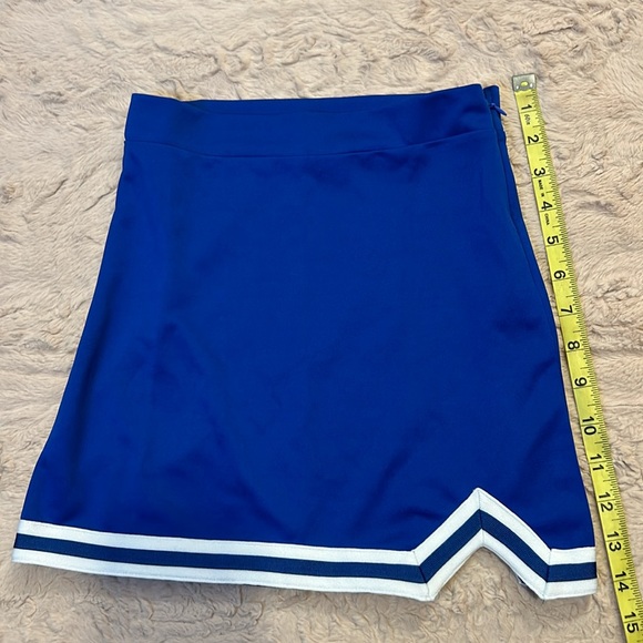 DANZCUE cheerleading skirt in size LC - Picture 4 of 11